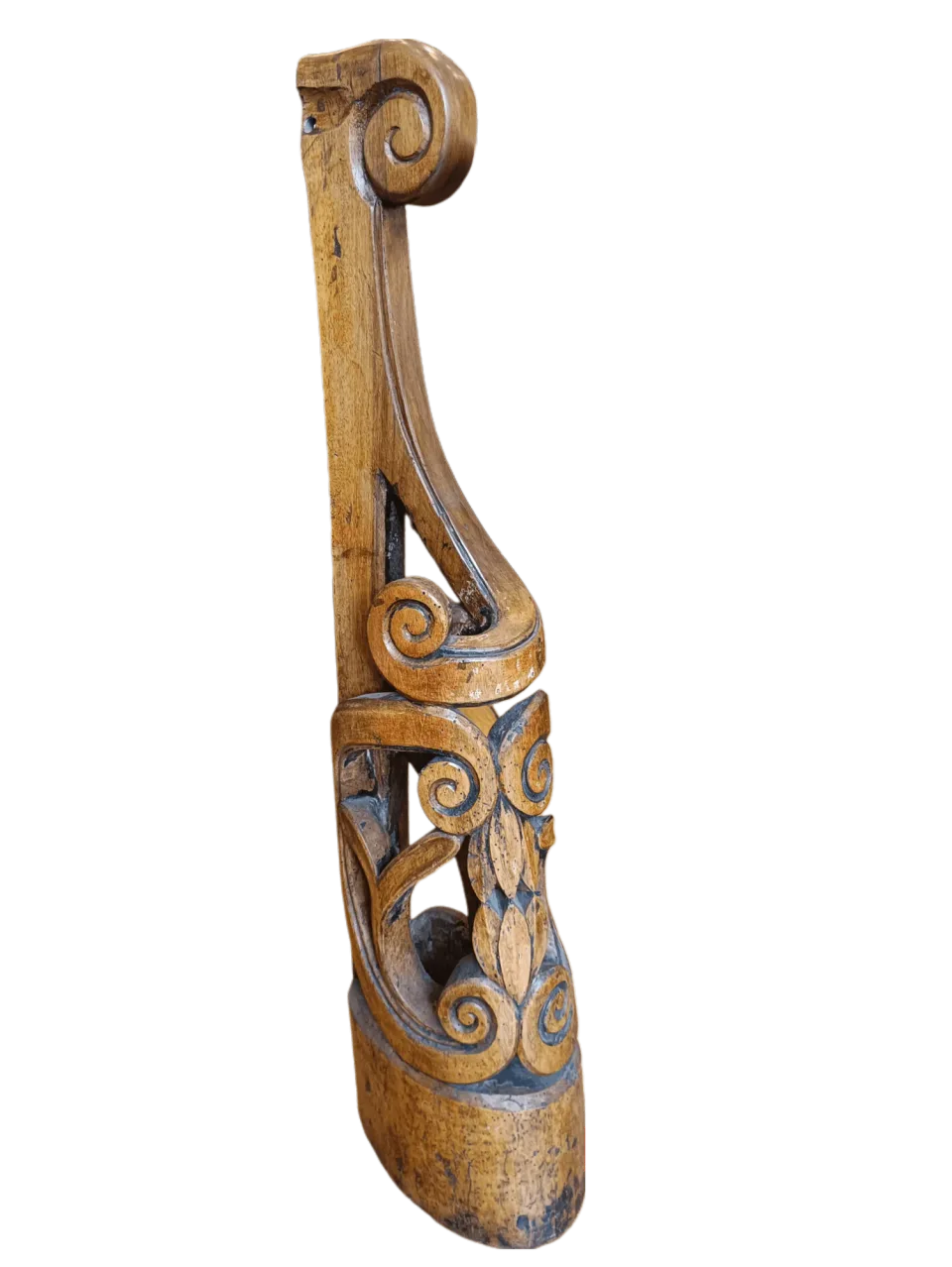 Départ de rampe d’escalier en noyer sculpté et ajouré, France, XVIIIe siècle