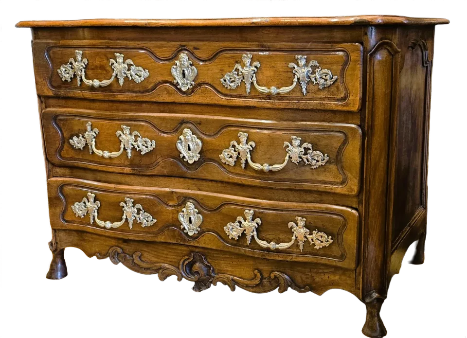 Commode galbée bourguignonne en noyer, époque Louis XV