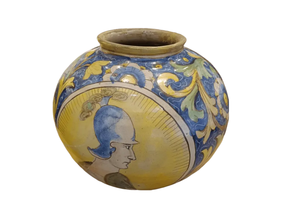 Grand vase boule en majolique polychrome, Italie, XVIIIe siècle, aux guerriers à l’antique