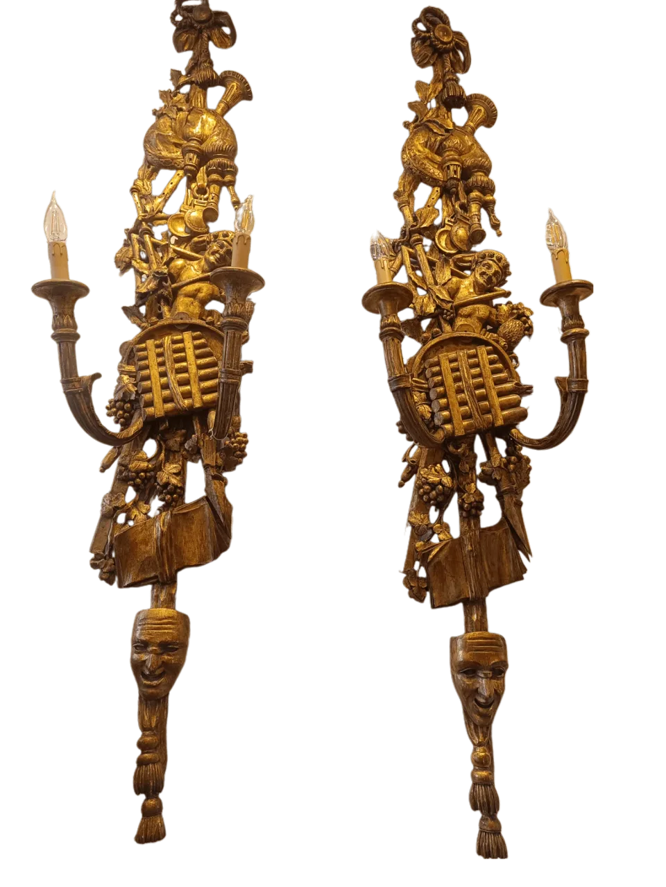 Paire de grandes appliques aux attributs de la Musique, France, XIXe siècle