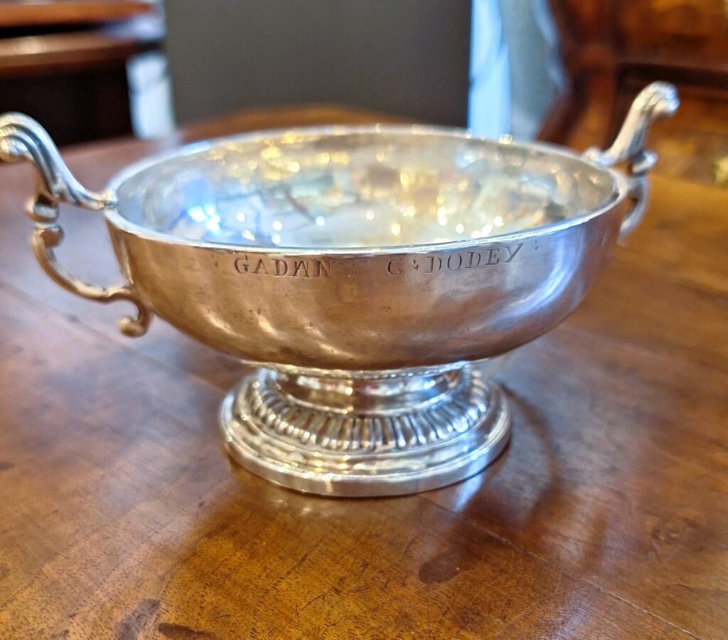 20250426 160910 Burgundy Wedding Cup in argento solido, Deso del 18 ° secolo 20250426 160910 Burgundy Wedding Cup in argento solido, Deso del 18 ° secolo