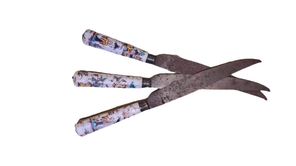 20250613 115222 Trio of Soft porcelain knives around 1720 20250613 115222 Trio of Soft porcelain knives around 1720