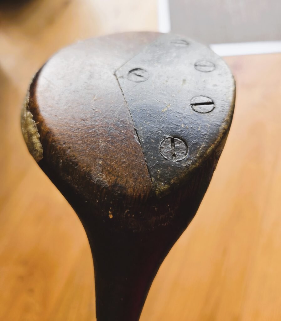 20250818 162606 Club de golf ancien en hickory et persimmon – circa 1900-1925
