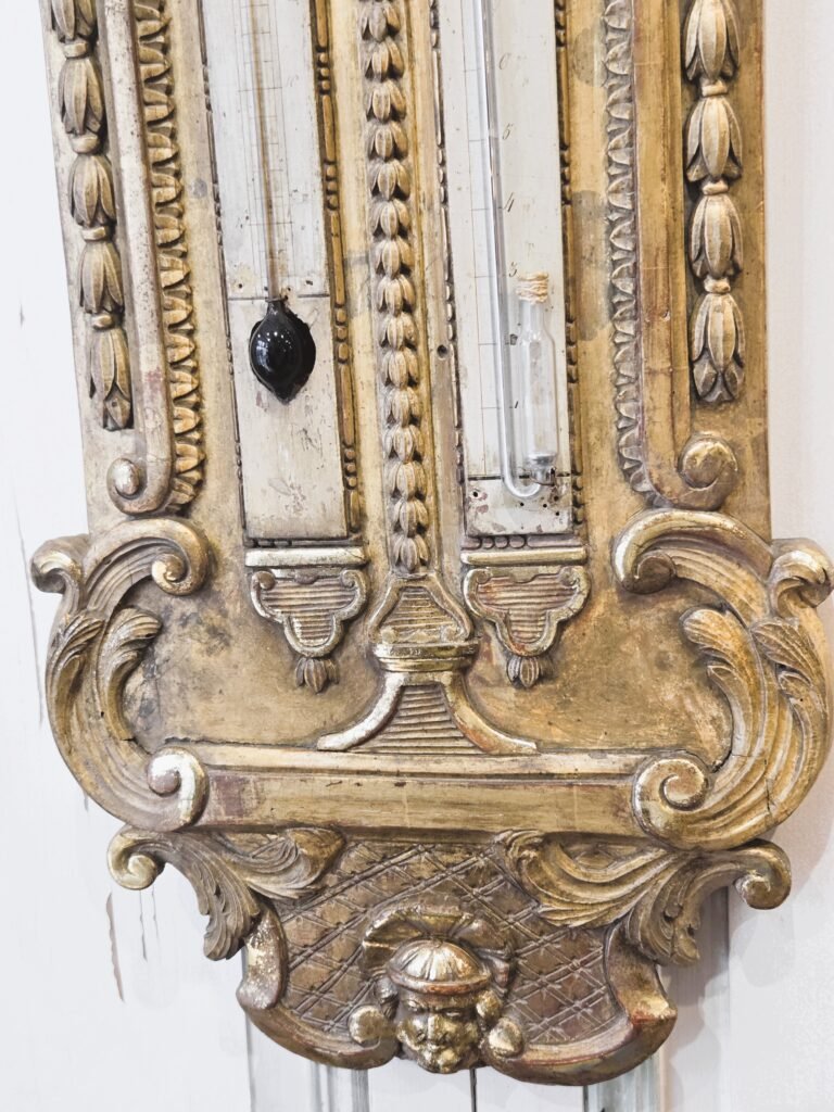 20250905 152913 Grand baromètre -thermomètre en bois doré du début du XIXème siècle 20250905 152913 Grand baromètre -thermomètre en bois doré du début du XIXème siècle