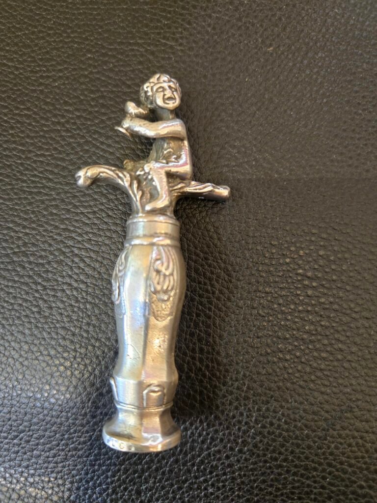 20250919 163716 Tire-bouchon en argent figurant Bacchus – Londres 1887 20250919 163716 Tire-bouchon en argent figurant Bacchus – Londres 1887