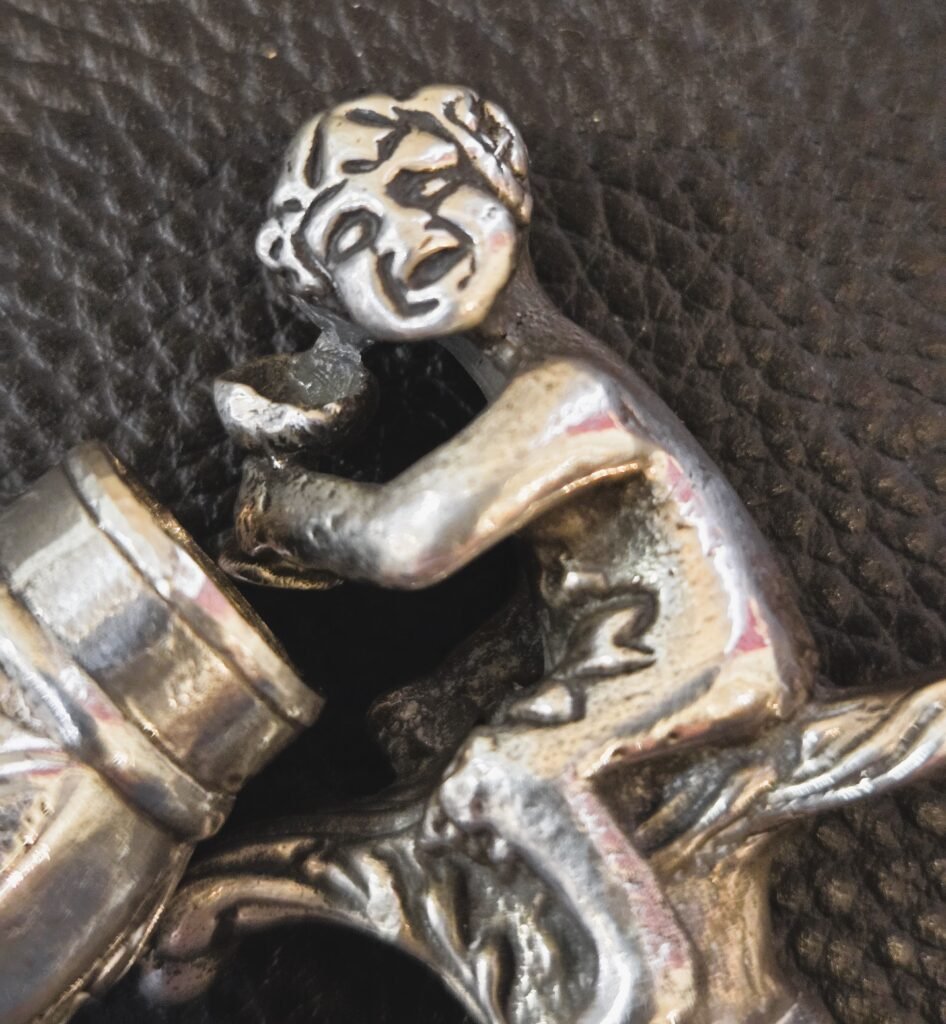 20250919 163744 Tire-bouchon en argent figurant Bacchus – Londres 1887 20250919 163744 Tire-bouchon en argent figurant Bacchus – Londres 1887