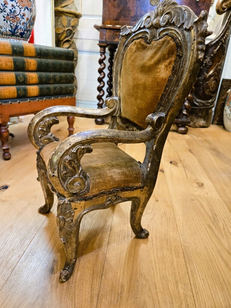 20251009 161201 Petit fauteuil italien doré – XIXᵉ siècle 20251009 161201 Petit fauteuil italien doré – XIXᵉ siècle