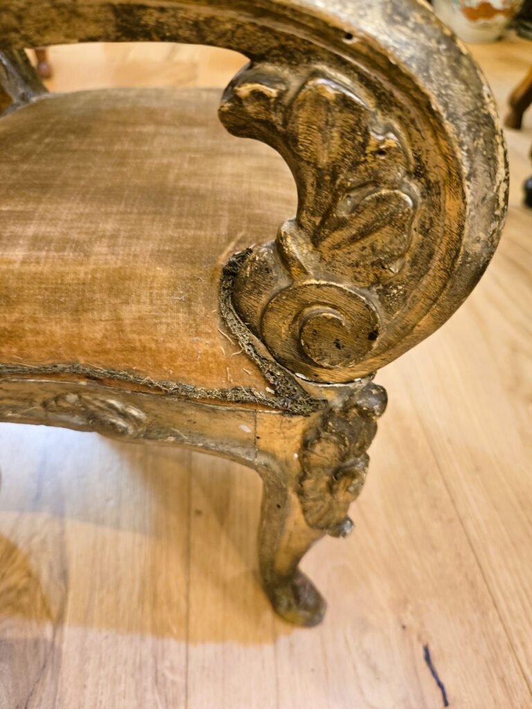 20251009 161218 Petit fauteuil italien doré – XIXᵉ siècle 20251009 161218 Petit fauteuil italien doré – XIXᵉ siècle