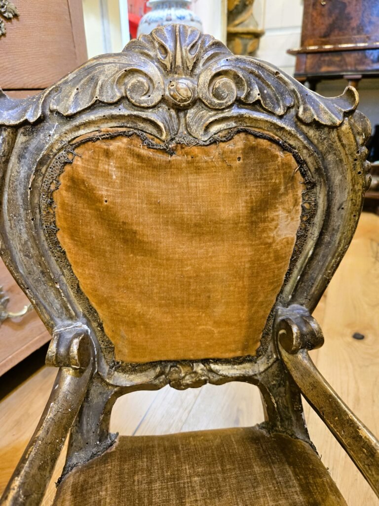 20251009 161227 Petit fauteuil italien doré – XIXᵉ siècle 20251009 161227 Petit fauteuil italien doré – XIXᵉ siècle