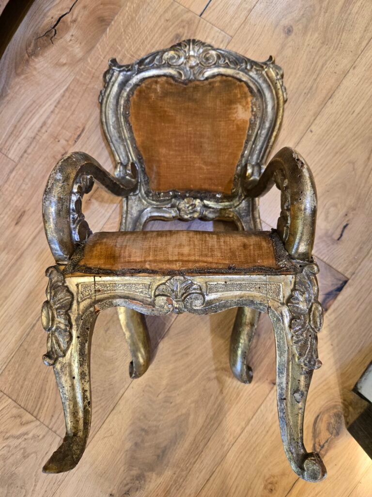 20251009 162831 Petit fauteuil italien doré – XIXᵉ siècle 20251009 162831 Petit fauteuil italien doré – XIXᵉ siècle