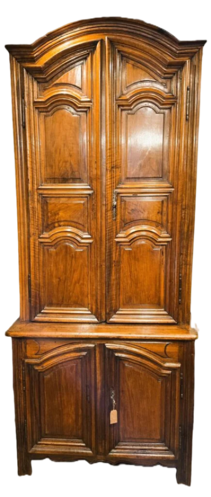 20260123 145837 1 436x1024 1 Elégant buffet deux-corps en noyer parisien XVIIIème siècle 20260123 145837 1 436x1024 1 Elégant buffet deux-corps en noyer parisien XVIIIème siècle