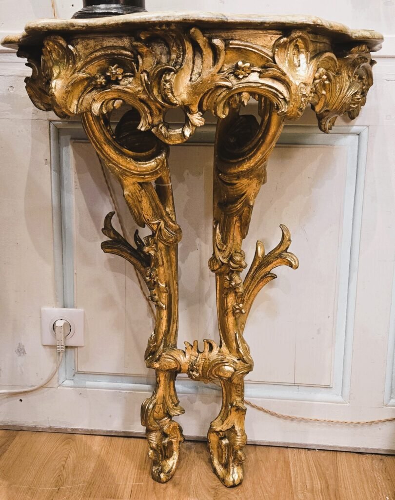 20260124 164415 Petite console murale en bois doré XVIIIème