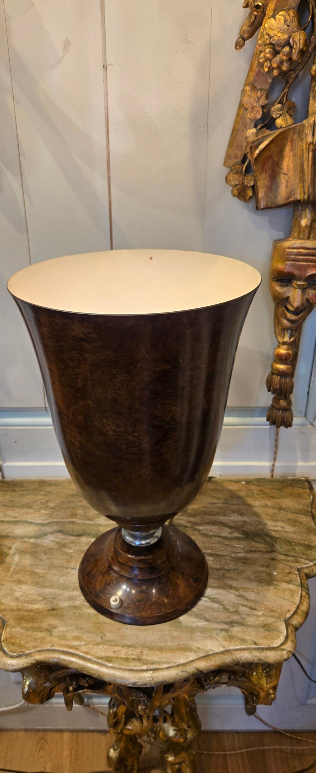 20260207 163115 scaled Paire de lampes Art-Déco en tôle peint à l'imitation de la loupe de bois