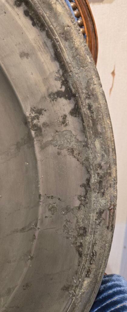 20260219 174530 Un plat d’apparat armorié, témoin d’une alliance en 1692 20260219 174530 Un plat d’apparat armorié, témoin d’une alliance en 1692