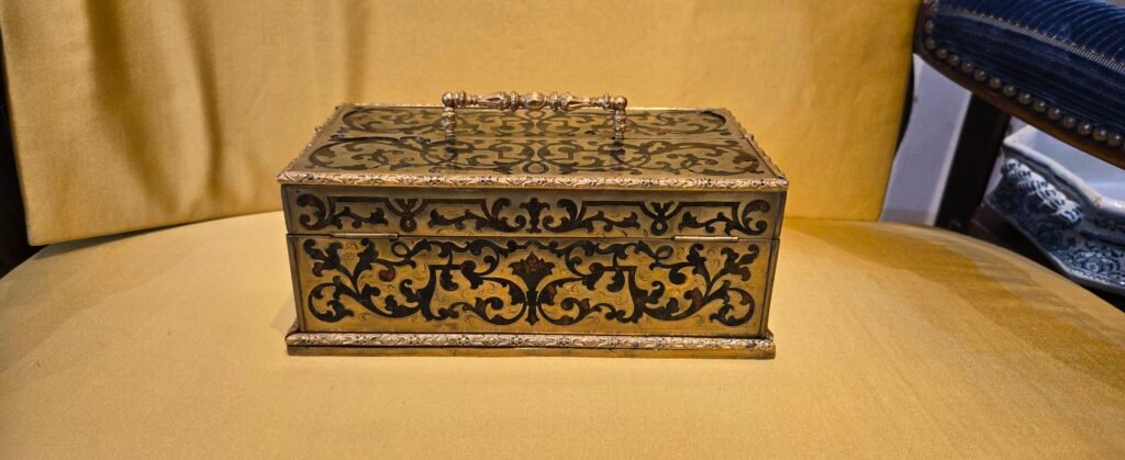 20260228 151757 Coffret à écrire en marqueterie Boulle 20260228 151757 Coffret à écrire en marqueterie Boulle