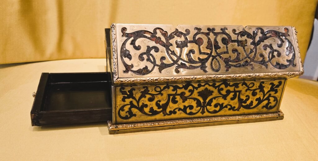 20260228 151829 Coffret à écrire en marqueterie Boulle 20260228 151829 Coffret à écrire en marqueterie Boulle