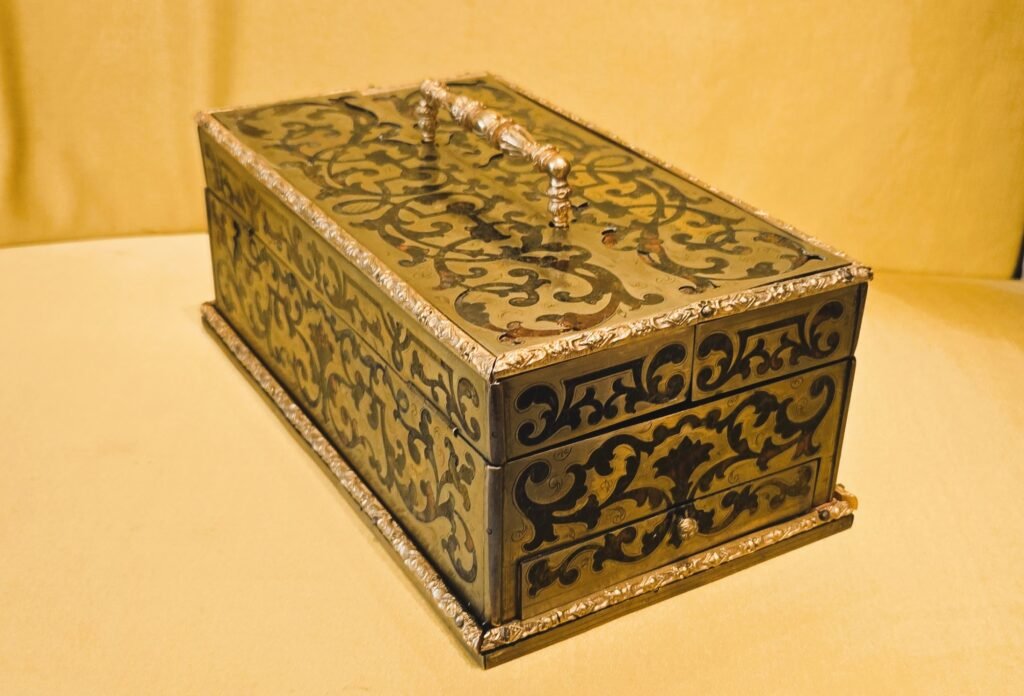 20260228 151854 Coffret à écrire en marqueterie Boulle 20260228 151854 Coffret à écrire en marqueterie Boulle