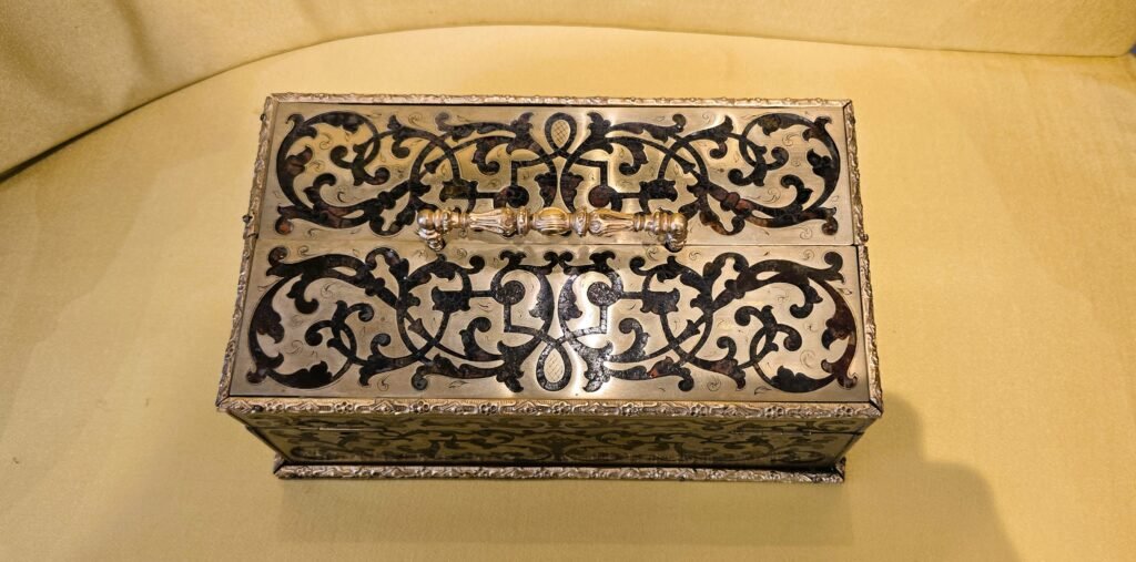 20260228 151906 Coffret à écrire en marqueterie Boulle 20260228 151906 Coffret à écrire en marqueterie Boulle