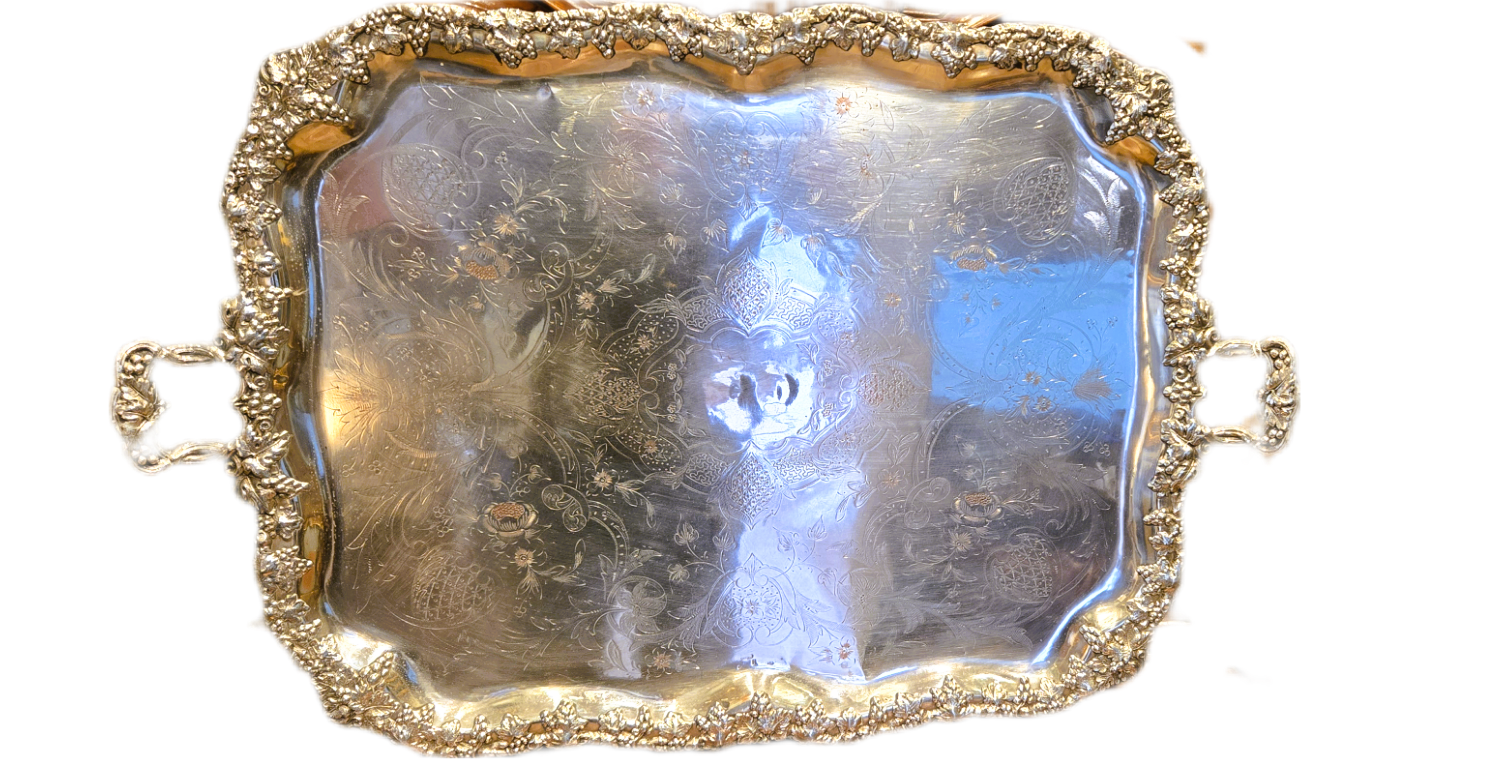 BackgroundEraser 20260213 151716464 1 Grand plateau de réception en cuivre argenté à décor de vigne – XIXᵉ siècle