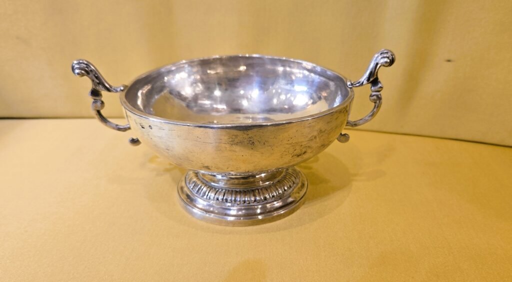 20260308 111252 Coupe de mariage bourguignonne XVIIIème 20260308 111252 Coupe de mariage bourguignonne XVIIIème