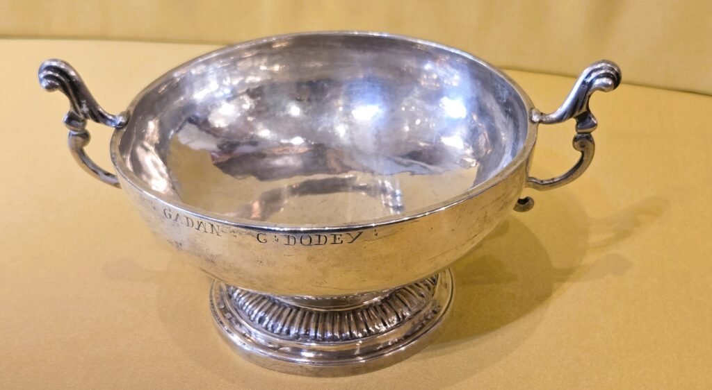 20260308 111335 Coupe de mariage bourguignonne XVIIIème 20260308 111335 Coupe de mariage bourguignonne XVIIIème