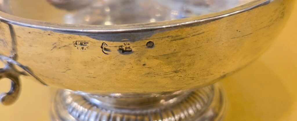 20260308 111359 Coupe de mariage bourguignonne XVIIIème 20260308 111359 Coupe de mariage bourguignonne XVIIIème