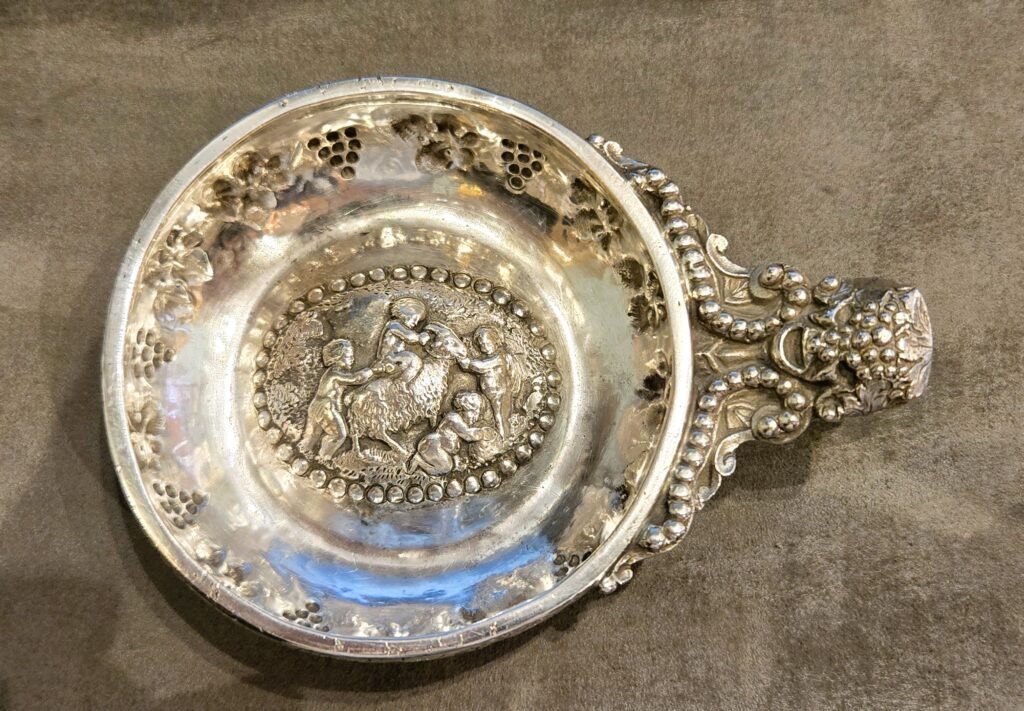 20260327 154042 Tastevin d’exception en argent massif – Bacchus et bacchanale – Leduc & Cie, vers 1880