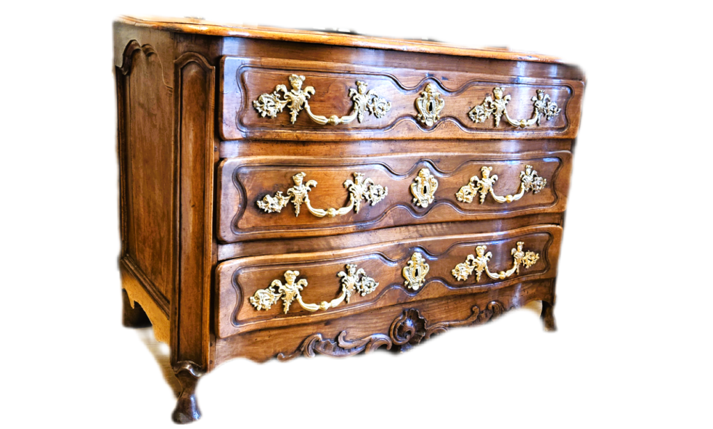 BackgroundEraser 20260320 173417593 Cette élégante commode Louis XV en noyer massif illustre parfaitement le raffinement des productions bourguignonnes du XVIIIe siècle. BackgroundEraser 20260320 173417593 Cette élégante commode Louis XV en noyer massif illustre parfaitement le raffinement des productions bourguignonnes du XVIIIe siècle.