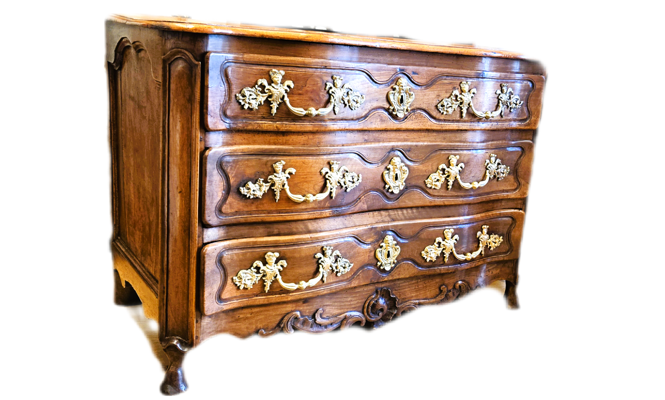 BackgroundEraser 20260320 173417593 Cette élégante commode Louis XV en noyer massif illustre parfaitement le raffinement des productions bourguignonnes du XVIIIe siècle.