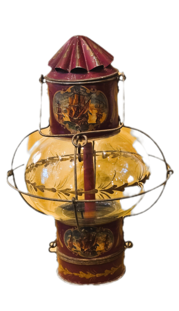 BackgroundEraser 20260326 112916453 Grande lanterne de bateau ancienne à décor de voiliers peints
