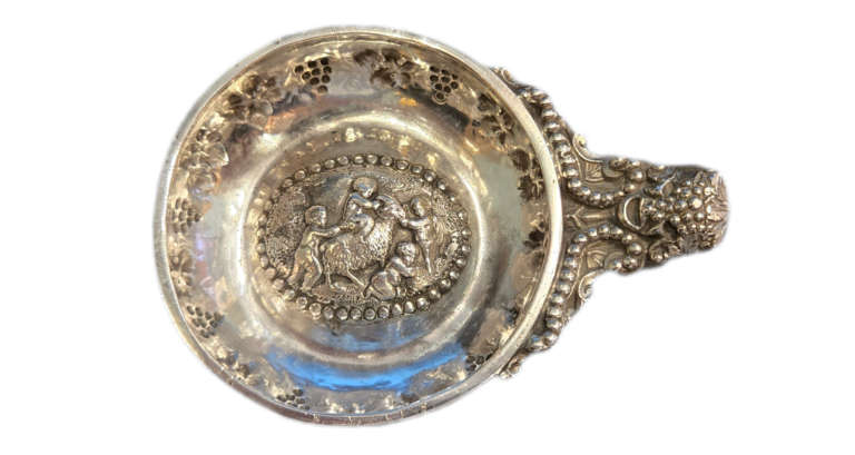 BackgroundEraser 20260327 160013436 Tastevin d’exception en argent massif – Bacchus et bacchanale – Leduc & Cie, vers 1880