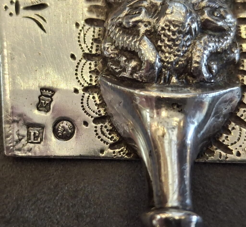 20260901 153101 Pelle à poisson en argent massif décorée et découpée XVIIIème 20260901 153101 Pelle à poisson en argent massif décorée et découpée XVIIIème